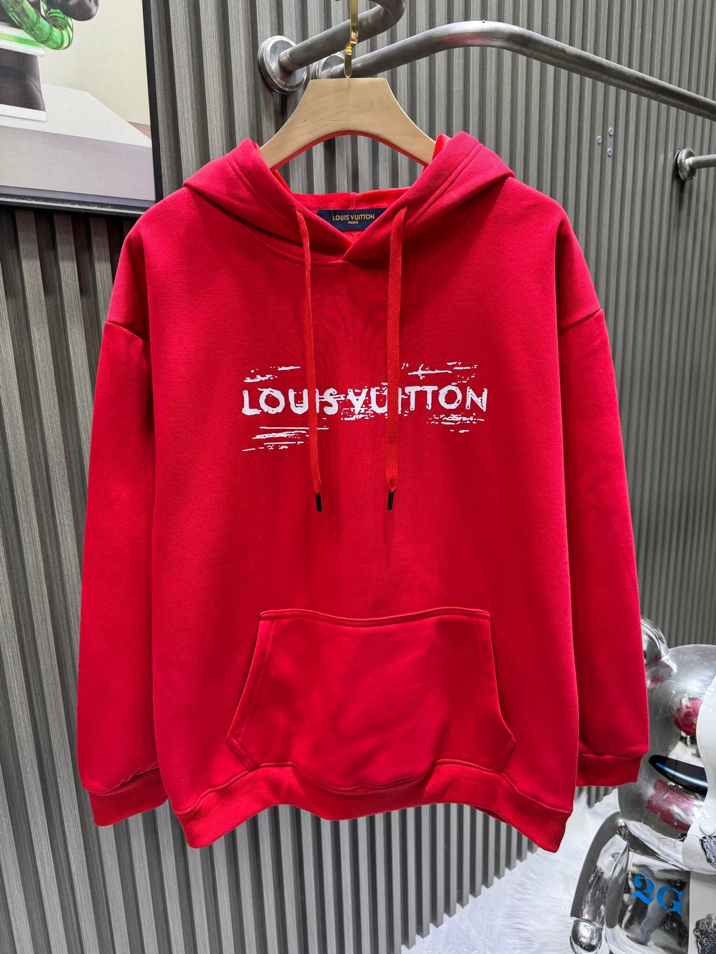 🅿️280 Louis Vuitton 1*v25 new autumn and winter new donkey brand series hooded pullover sweatshirt 400g pure cotton➕silver fox velvet The font of this sweatshirt is designed by the trend designer VERD, which adds a touch of casualness and free style. The classic combination of solid color sweatshirts. The neat corridor shape shows the minimalist style. Many trend stars interpret the upper body. Simple and comfortable street feeling. The stacking of sweatshirts + shirts will never go out of style. The comfort of a classic fit and the soft, lightweight non-brushed fabric make it super comfortable to wear.